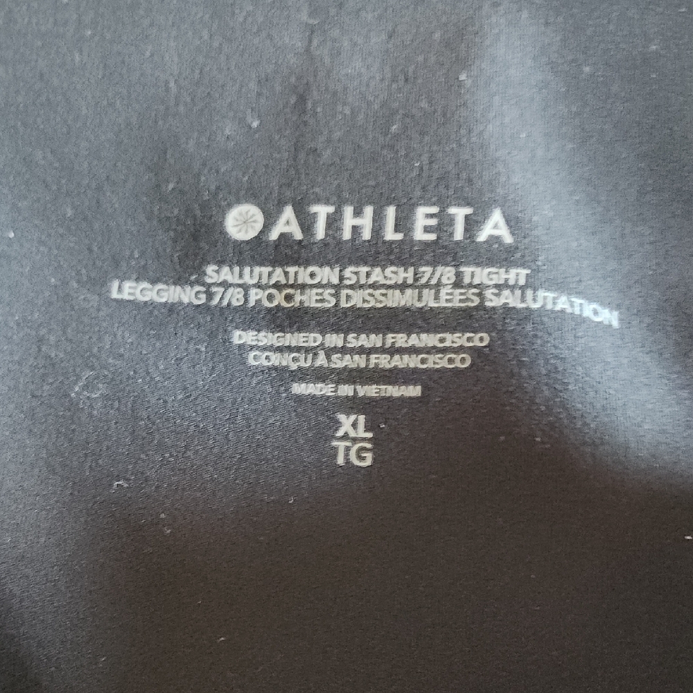 Athleta Salutation Stash 7/8 Tight in Black